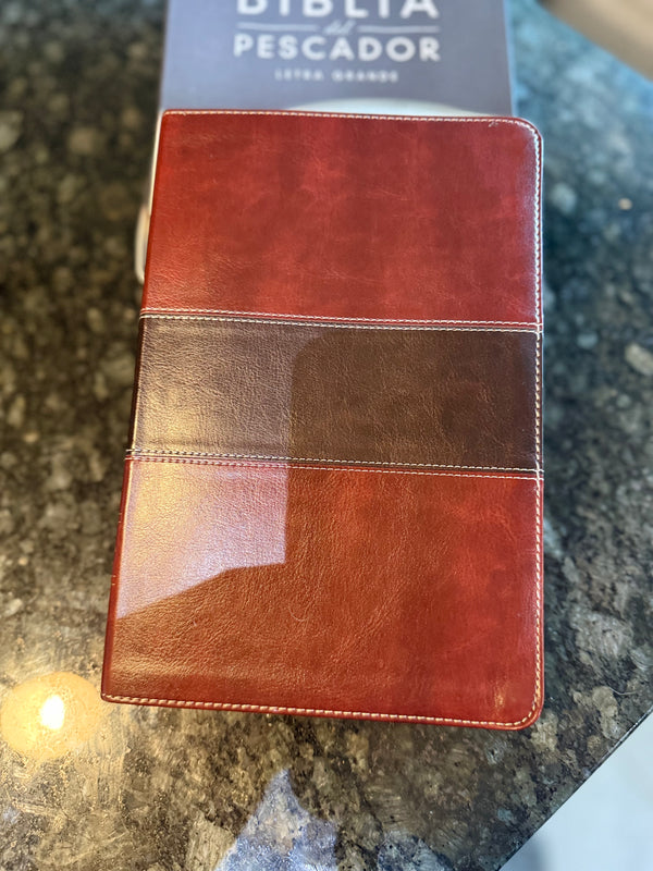 Biblia del Pescador Letra Grande RV 1960 – Caoba y Café